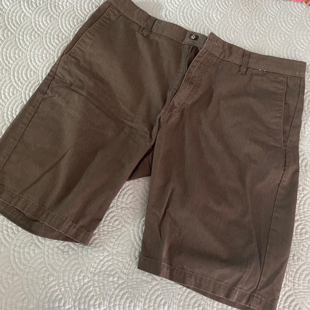 Like new Men’s Volcom Shorts